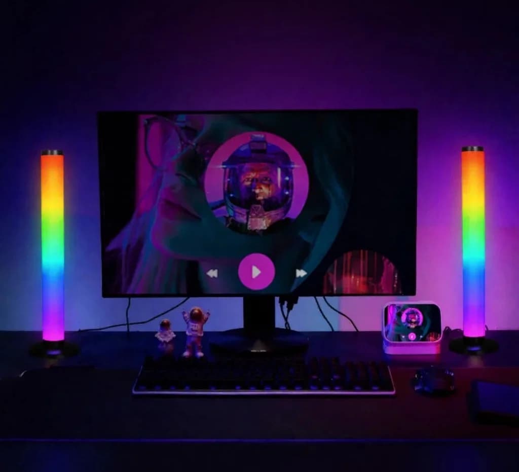 360 asteen RGB-äänireaktiivinen pöytälamppu sovellus- ja kaukosäädinohjauksella