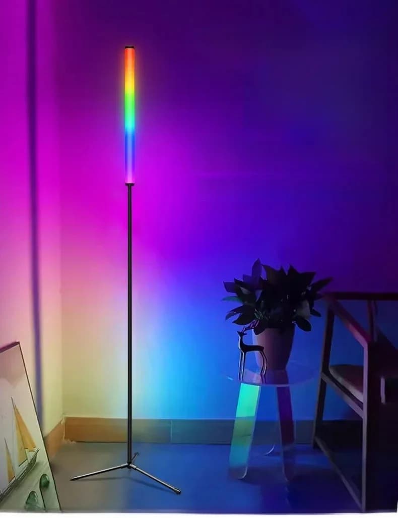 RGB-värinvaihtolattiavalaisin musiikkisynkronoinnilla ja sovellusohjauksella